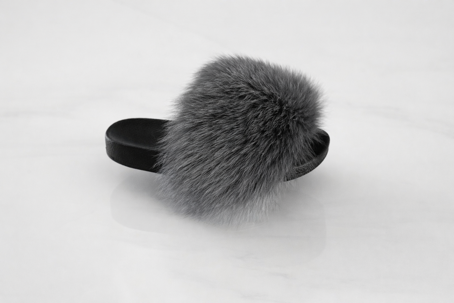 sandales en fourrure gris ardoise femme luxe fait  main Québec