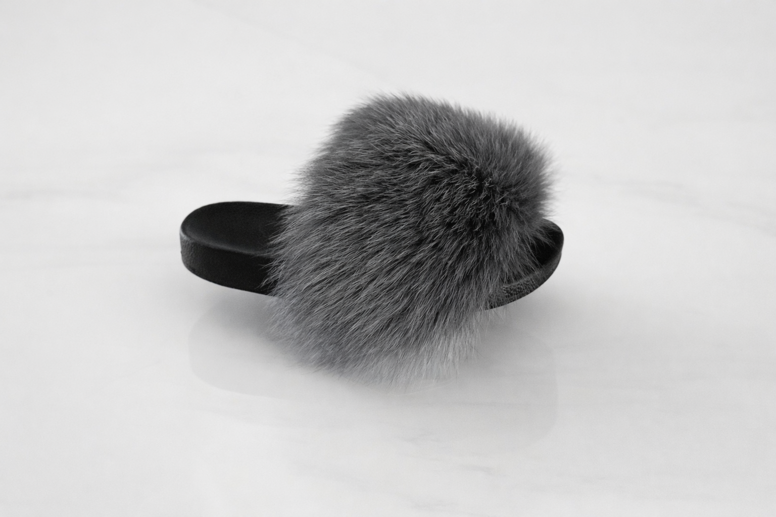 sandales en fourrure gris ardoise femme luxe fait  main Québec