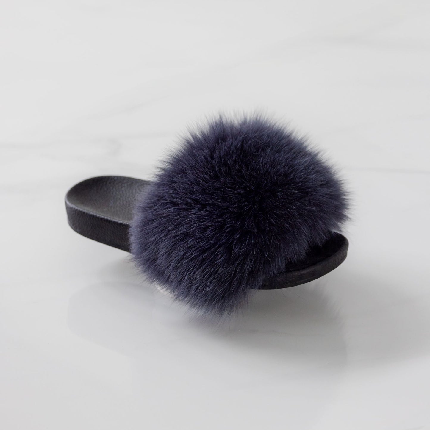 Sandales en fourrure bleu minuit – Luxe fait main